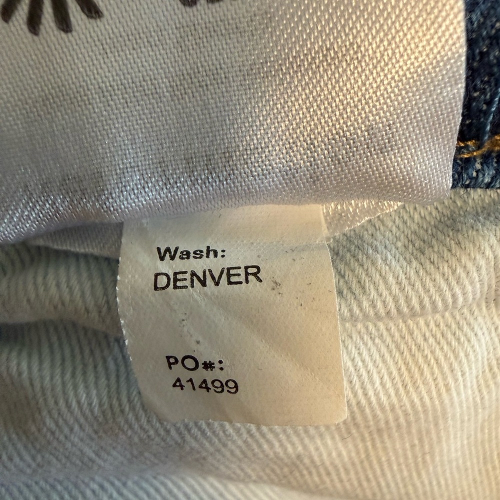 Reformation Jeans raye mid rise relaxed Denim Shorts in Denver wash size 28 - Picture 3 of 5
